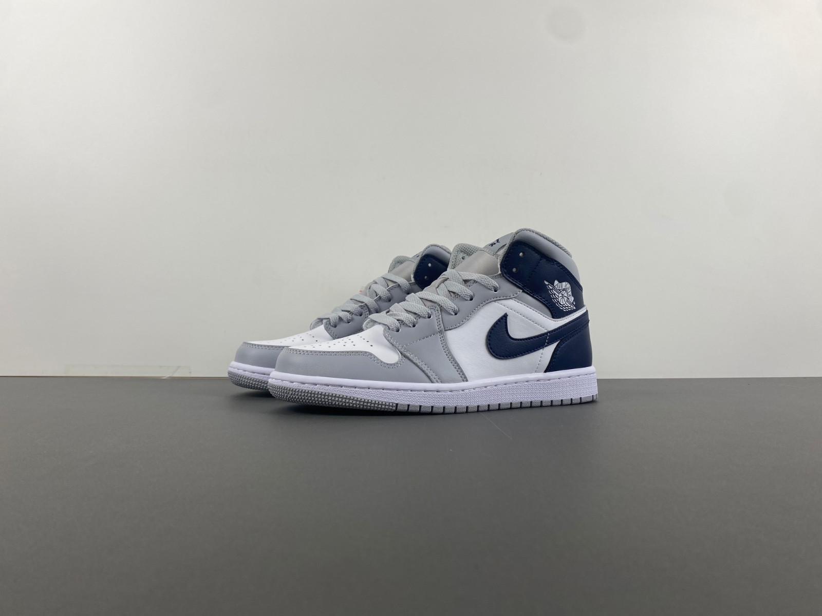air jordan 1 mid midnight navy dq8426-104