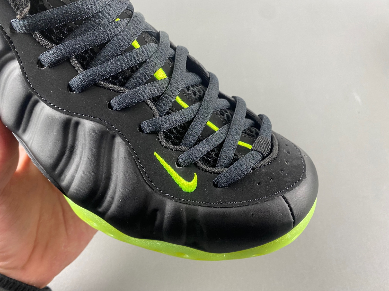 Nike Air Foamposite One Black Volt HF2902-001