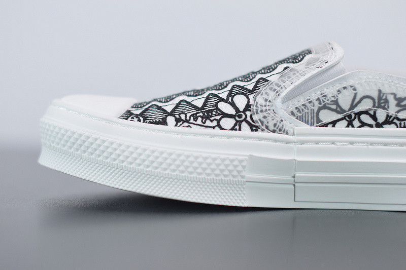 dio* x converse sneaker