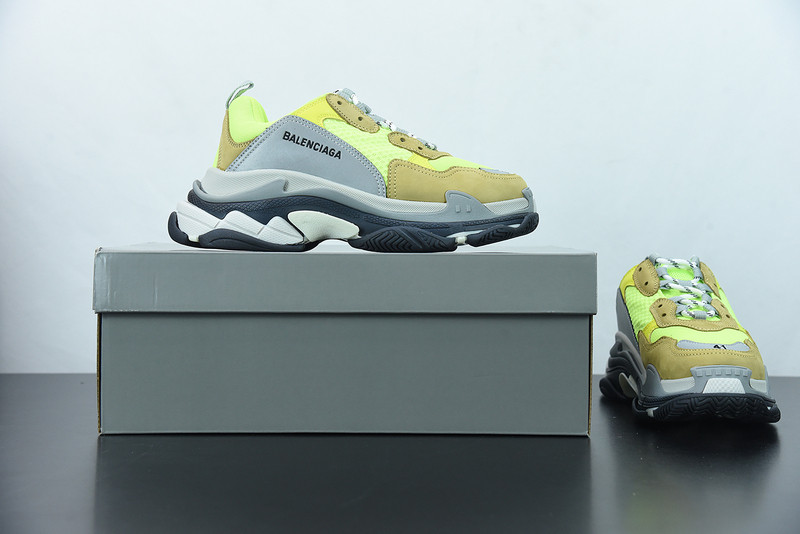 bc triple s trainer 536737 w09o3 1801