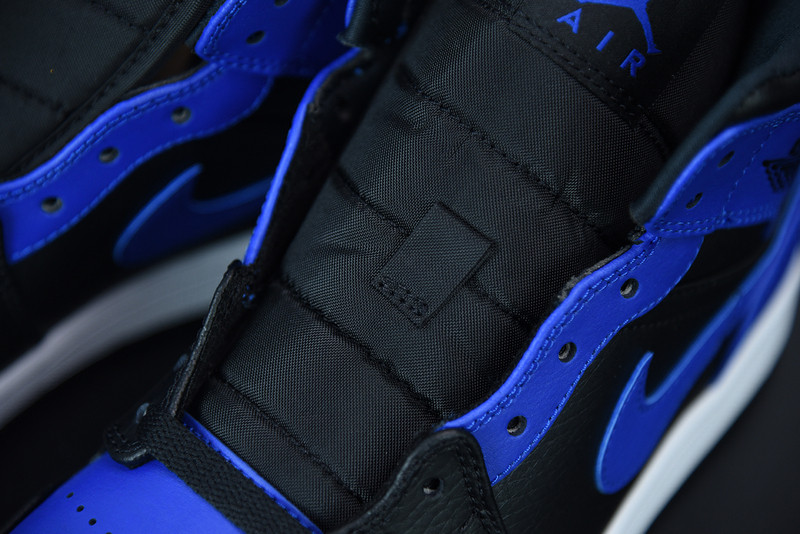 air jordan 1 mid “hyper royal” 554724-077