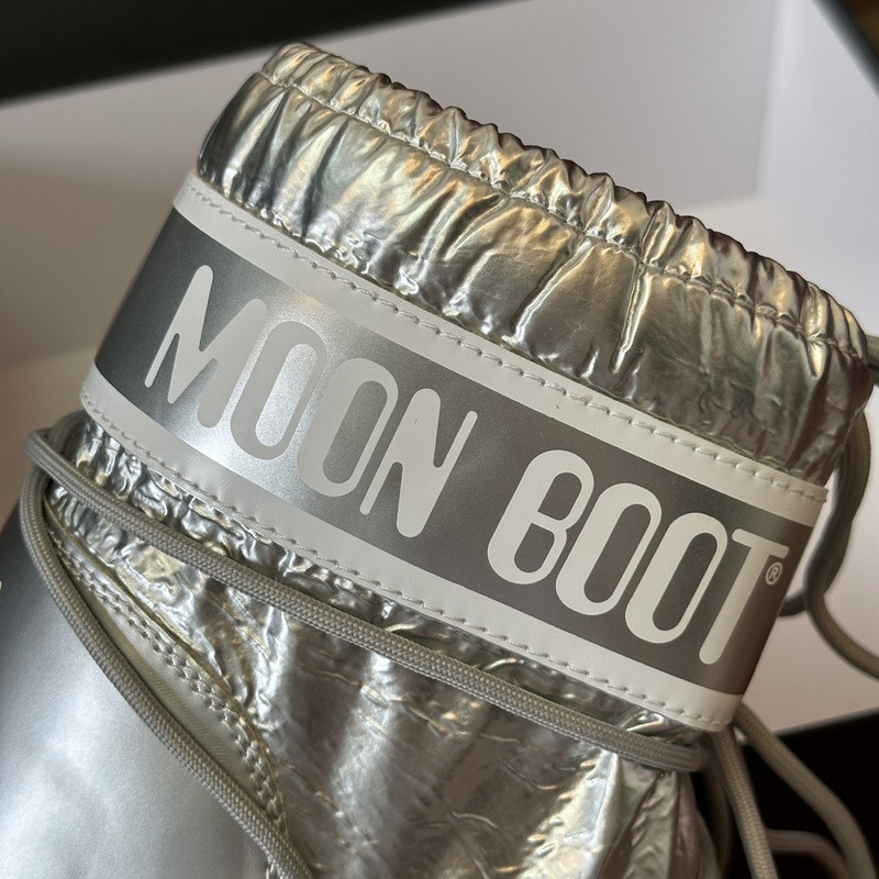 mOON bOOT