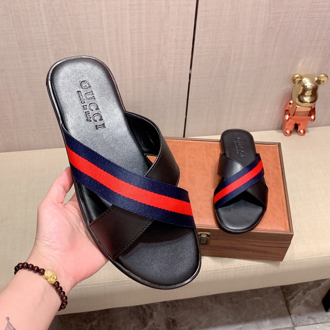 g*u*i sandals